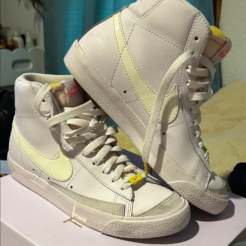 Nike Women's  Blazer Mid